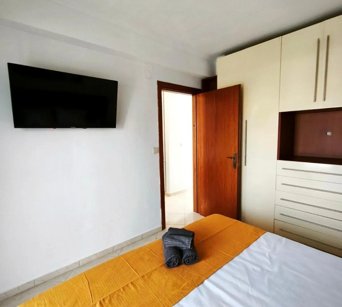Riviera Apartment II Переа 0*,